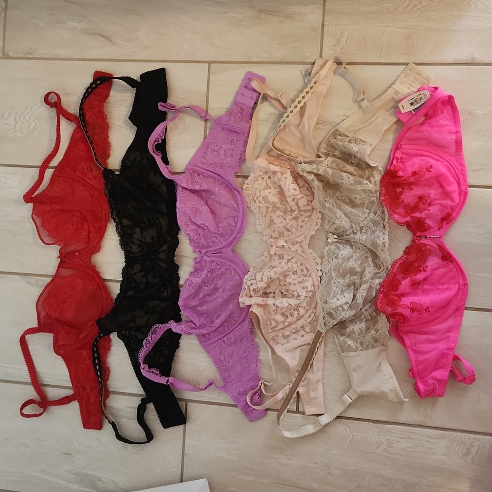 Lot of 6 Victoria Secret Bras